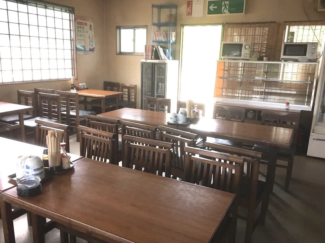 さんろく茶屋の清潔に整えた店内