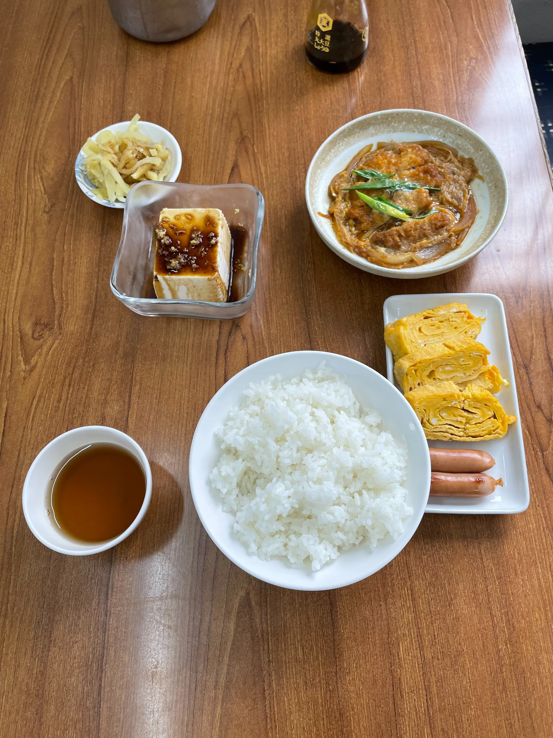 さんろく茶屋のご飯とおかずのトレー